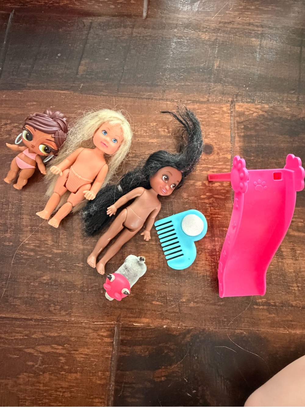 👚CLOSET CLEAN OUT SALE👖 3 Dolls plus some extra toys